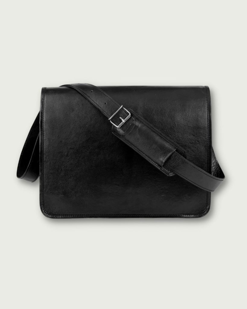 Čierna kožená taška na notebook do práce